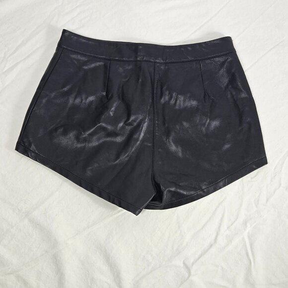 Edikted Ramona High Waist Faux Leather Shorts Womens Medium Black Trendy Vegan - Picture 7 of 11